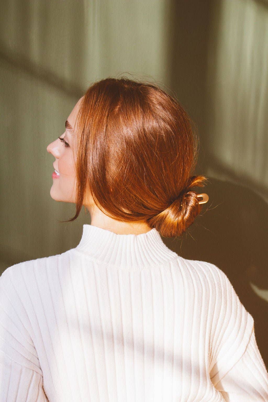 Delicate Gold U-Shape Pin